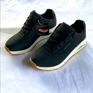 Sketchers Black Air-Cooled Memory Foam Sneakers